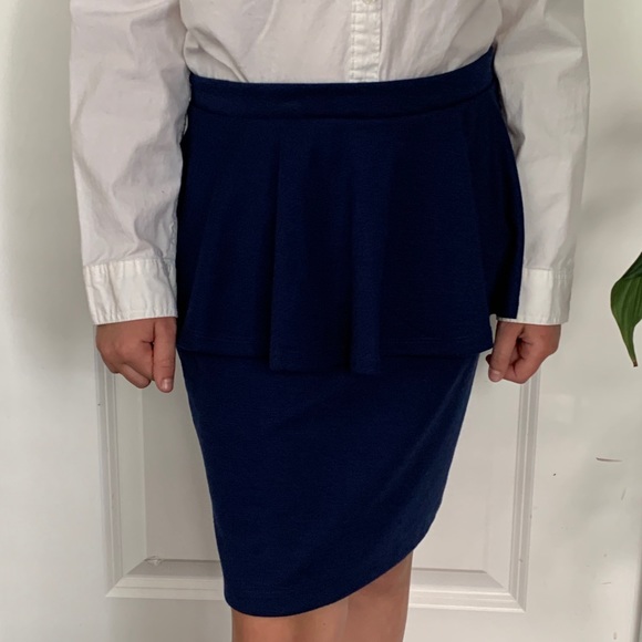 Forever 21 navy S pencil skirt with ruffle layer - Picture 5 of 16